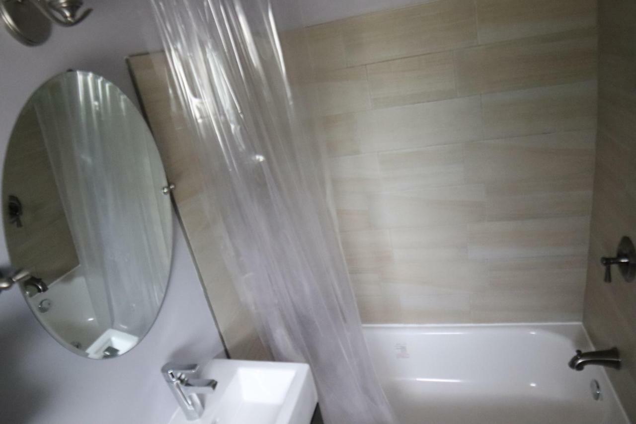 Walkerton Inn Motel Екстер'єр фото